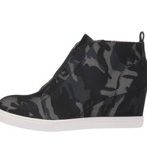 Linea Paolo Felicia wedge sneaker camo black grey zipper ankle shoes size 10